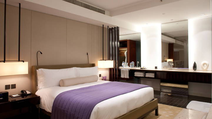 Philips Lighting ha creado una atmósfera encantadora en las habitaciones de los hoteles de Dubái con una gama de lámparas LED, CFL‐I y halógenas de ahorro energético