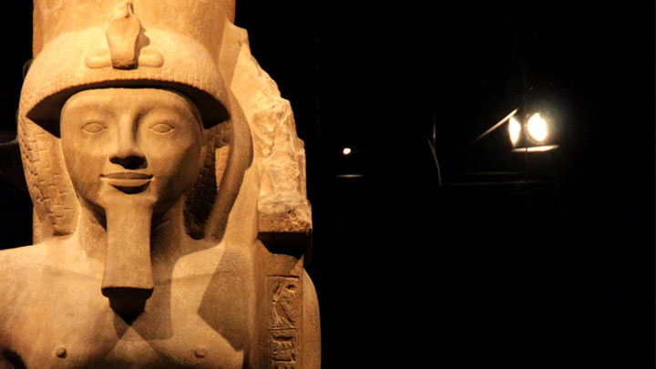 Iluminación de una estatua del Museo Egipcio en Italia por Philips Lighting
