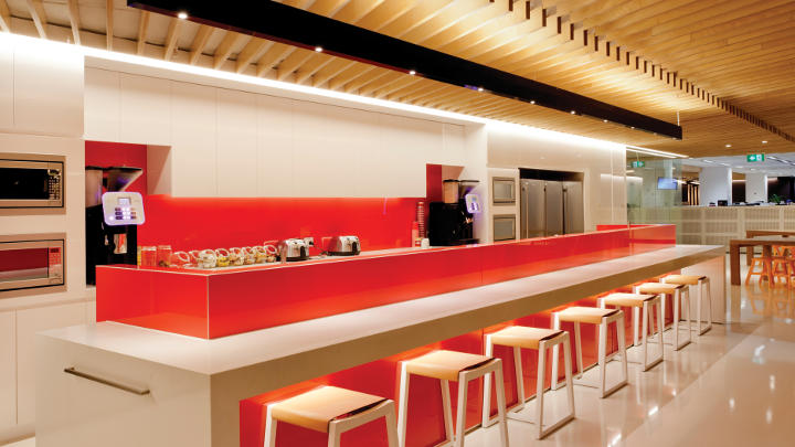La cafetería Westfield Sydney ofrece un ambiente de iluminación cómodo gracias a los controles de iluminación de Philips