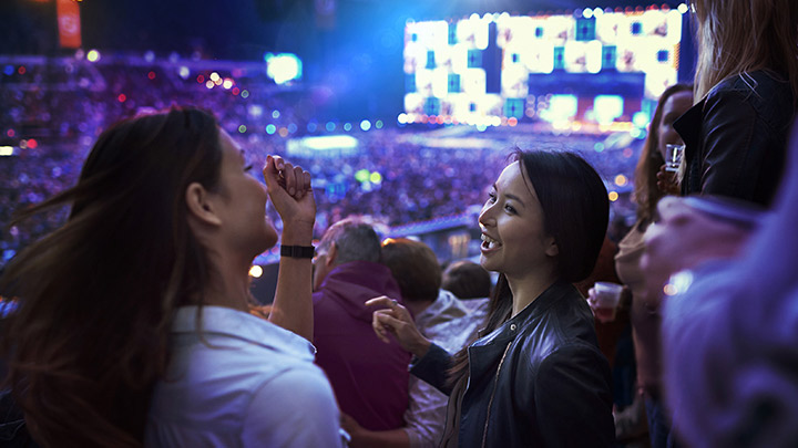 ArenaVision: espectáculos de luz al instante para estadios con las escenas de iluminación predefinidas
