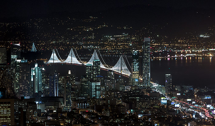 Bay Lights en el puente de San Francisco-Oakland