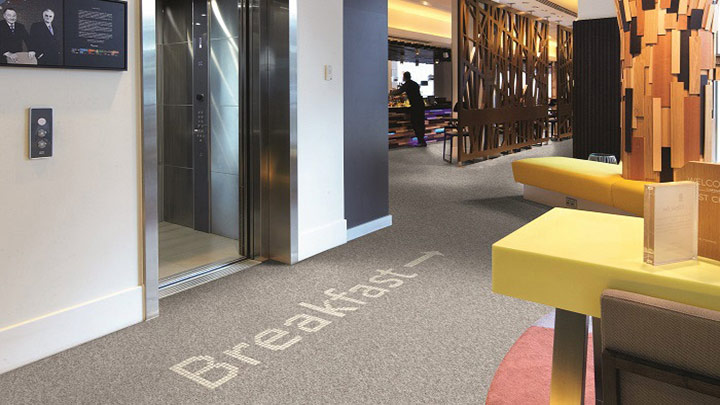 Luminous Carpets ayuda a los visitantes a orientarse - mejorar la experiencia del cliente